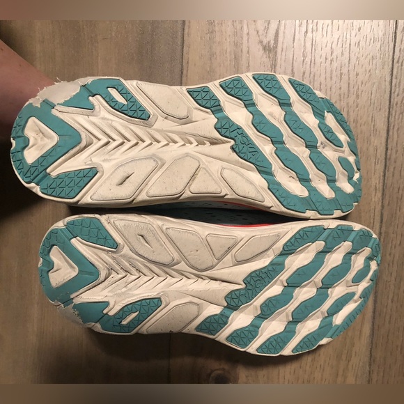 Clifton 9 Hokas - Picture 7 of 7